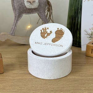 Urna para bebé Urna para mortinato Urnas blancas de madera para cenizas para bebés Recuerdo de un niño Pérdida del embarazo Regalo Aborto espontáneo Mano pie Personalizar Caja conmemorativa