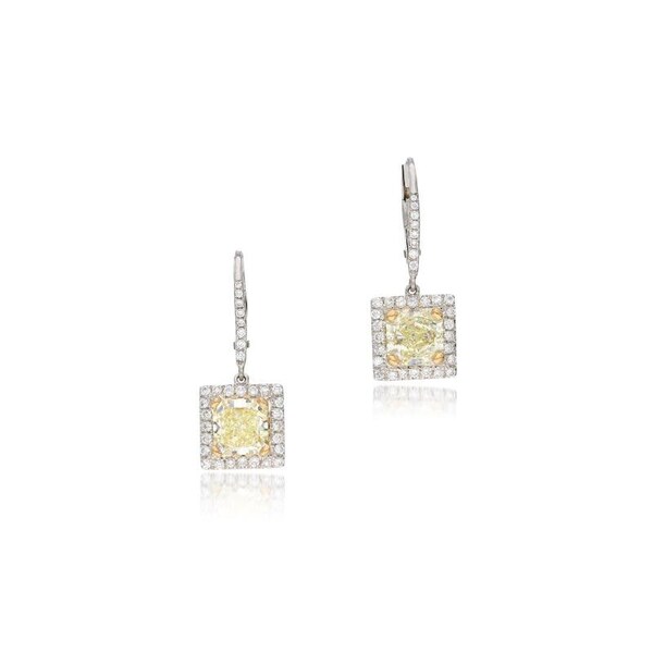 5.03 Carat Radiant Cut U-SI1 and Y-VS2 Diamond 14 Karat Platinum Drop Earring