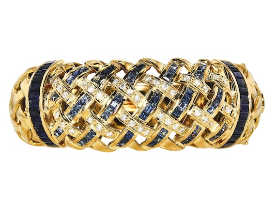12.50 Carat Sapphire 1.00 Carat Diamond 18 Karat Yellow Gold Bangle Bracelet