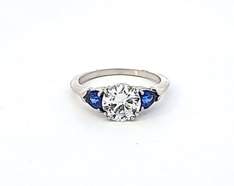 Harry Winston 1.55 Carat Round Brilliant F-VS1 Diamond Platinum Three-Stone Ring