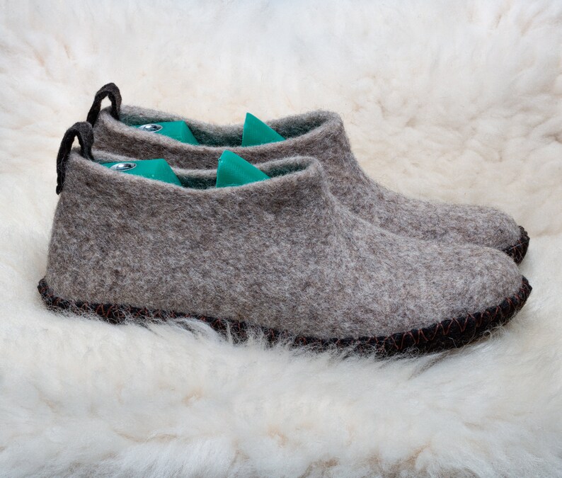 Women rustic wool boots slippers a felt sole Comfortable