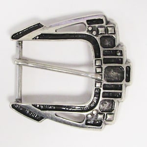 Silver Women&#39;s Buckle With Grooves For Cabs