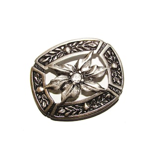 Vintage Oval Flower Plaque Belt Buckle For Women with edge detailing design