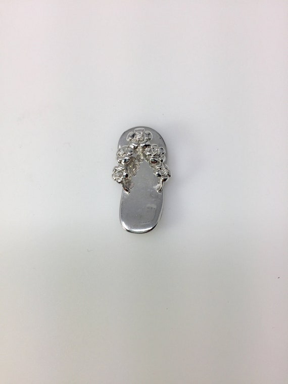 14K white gold diamond sandal pendant