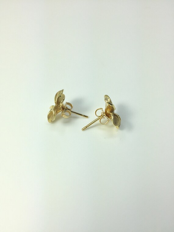 14K gold Hawaiian plumeria flower earrings Gem