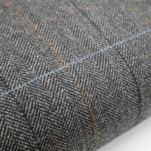 Tissu tweed de laine à carreaux 100 % britannique, idéal pour la décoration et les vêtements. Largeur 150 cm / 59''.
