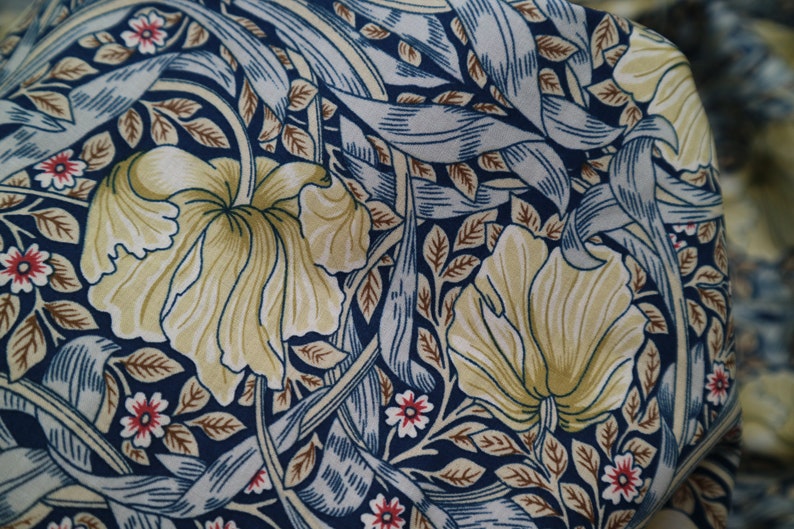 William Morris Navy Pima Lawn Lightweight Fabric 100% Cotton, Width 150 cm / 59'', Weight 110 gsm image 5