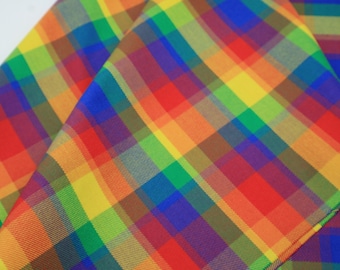 Shine Rainbow Tartan, polyviscose, geschikt voor decoratie en kleding + bijpassend garen. Breedte 148 cm / 58,26'', gewicht 219 g/m²