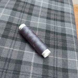 Tissu écossais gris fil assorti. Tissu écossais par mètre. Fabric 1m + Thread