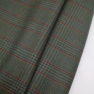 Plaid britannique 100 % laine grenat foncé à carreaux rouges, largeur 150 cm/59 po. convient pour la décoration et les vêtements.