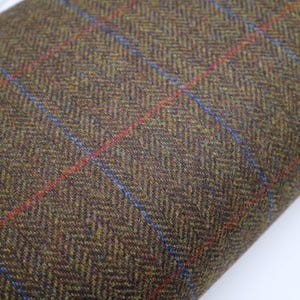 Tissu marron foncé 100 % laine écossais britannique, idéal pour la décoration et les vêtements.
