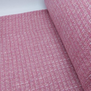 100 % brittisk rosa boucléull, mohair, polyestertyg: British Apparel-material, bredd 150 cm, vikt 420 g/m².