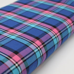 Navy & Pink Tartan, Polyviscose, geeignet für Dekoration und Kleidung + passender Faden. Schottenkaro Stoff Meterware.