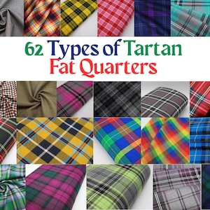 Può includere: Una collezione di 62 tipi di tessuti tartan fat quarters disposti in una griglia. I campioni di tessuto presentano vari motivi a quadri in diverse combinazioni di colori, tra cui rosso, blu, giallo, verde, nero, bianco e tonalità arcobaleno.