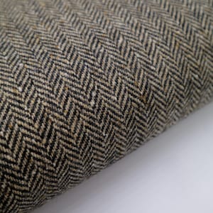 Tissu écossais marron foncé 100 % laine à chevrons marron foncé, largeur 154 cm / 60 pouces convenant aux vestes, jupes, vestes et manteaux.