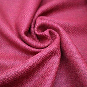 Tissu 100 % laine rouge britannique, idéal pour la décoration et les vêtements. Largeur 150 cm / 59''.
