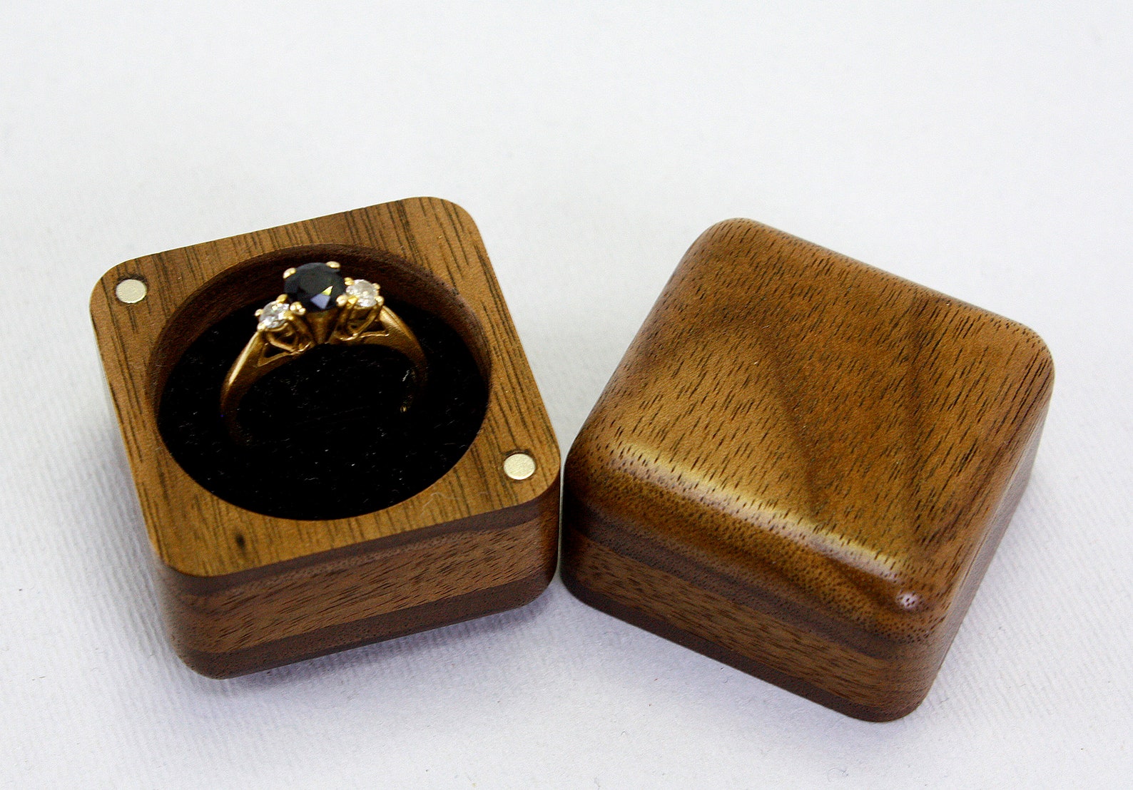 Boîte à Bagues En Coeur Amexo - Bois De Noyer, Velours Noir - Pour Mariage, Fiançailles - 6x6x3.5 Cm