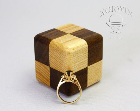 Compact engagement outlet ring box