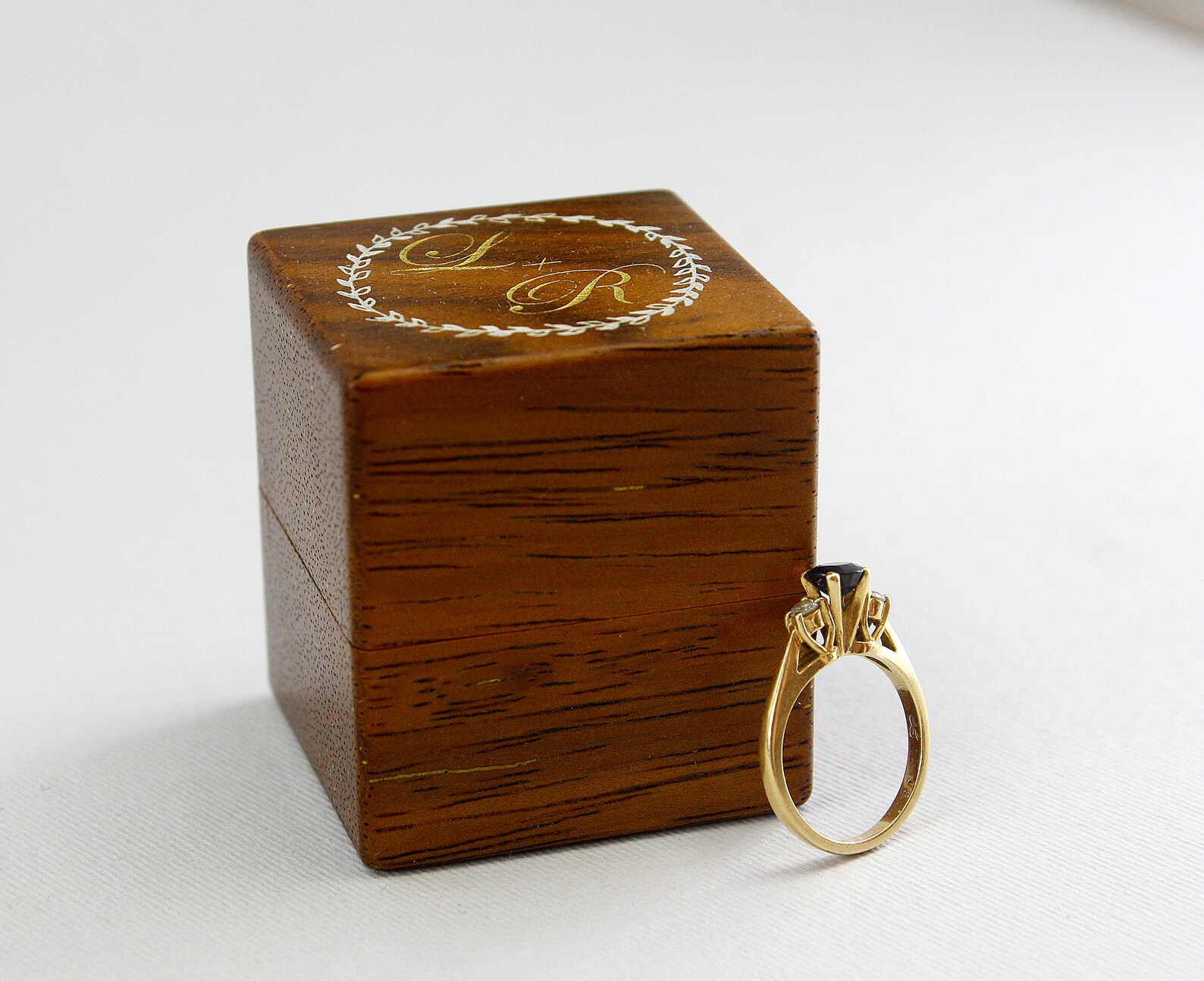 Caja de anillo de madera de compromiso Caja de anillo de boda Etsy Caja de anillo de madera de compromiso Caja de anillo de boda Etsy