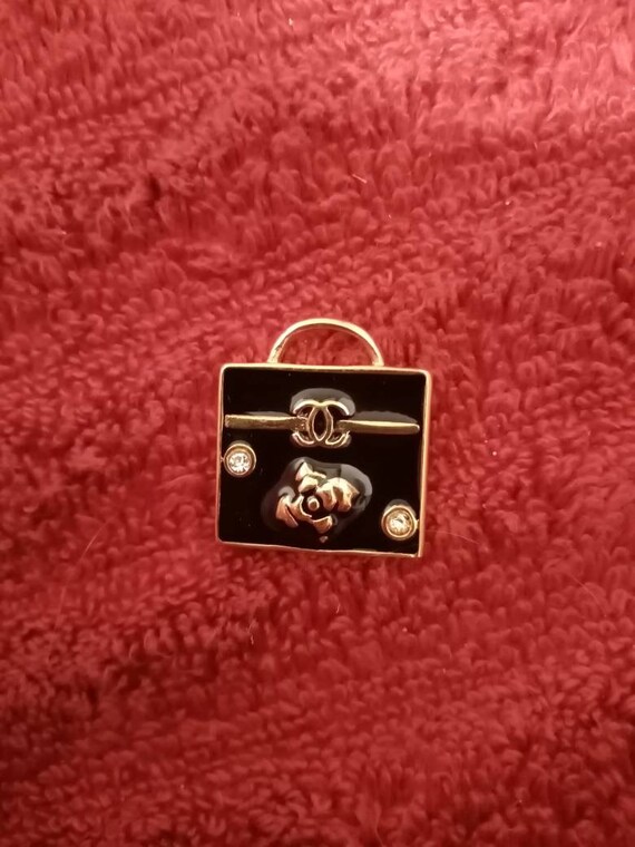 chanel zipper pull