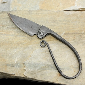 Woman&#39;s Folding Viking Knife