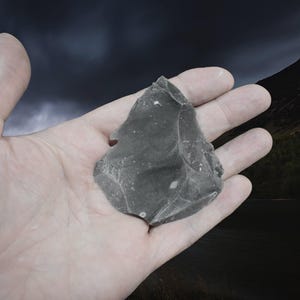 Hand-Knapped UK Medium Flint Stone Flake for Camping and Reenactment