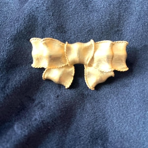 Vintage Brushed Gold Tone Gift Bow Brooch