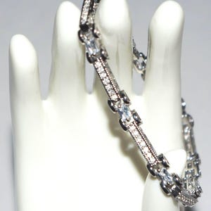 AVON - Vintage Glistening Rhinestone Silver Tone Bracelet