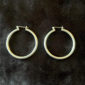 Vintage Sterling Silver Hollow Hoop Earrings with Sterling Latch Closure