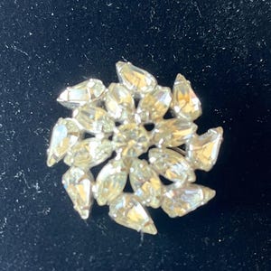 1940&#39;s Vintage Crystal Floral Brooch
