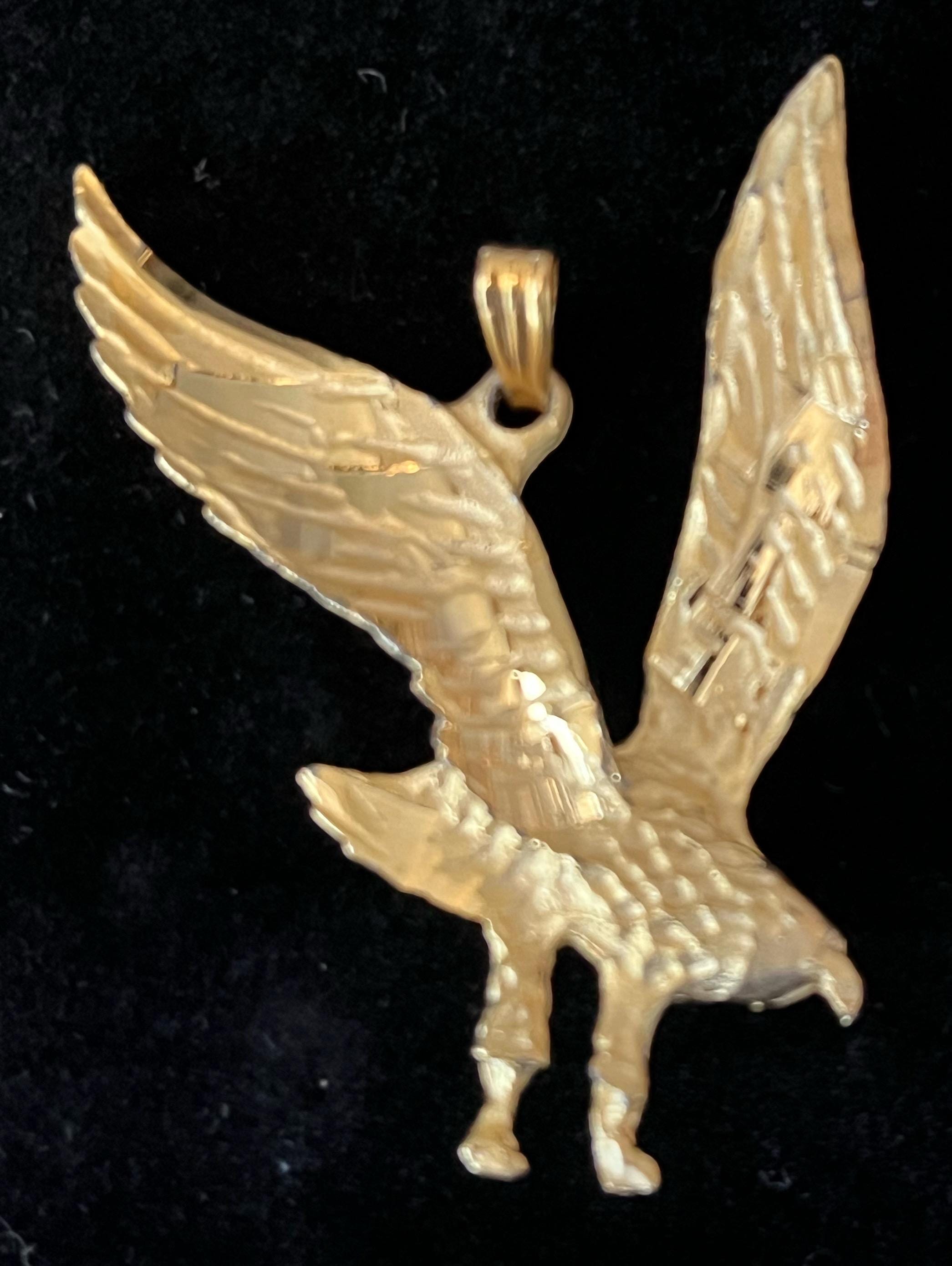 Vintage Brushed Gold Tone Flying Eagle Pendant. Great detail! (NWOT)