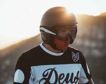 Masque Moto FLAT 70 MARRON, en cuir avec filtre anti poussière et doublure interne.
