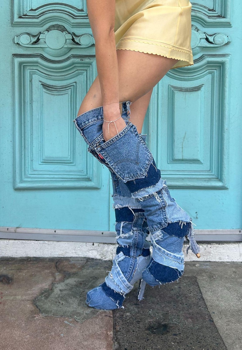 Spaß! Individuell! Levis Denim Patchwork Kniehochhackige Stiefel mit hinteren Anhänger Bild 1