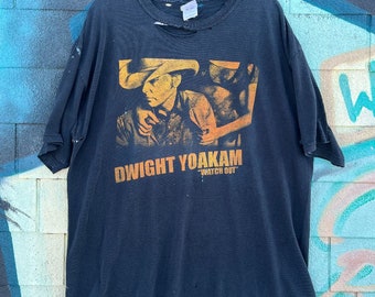 Camiseta de la gira Watch Out de Thrashed Dwight Yoakam tal como está