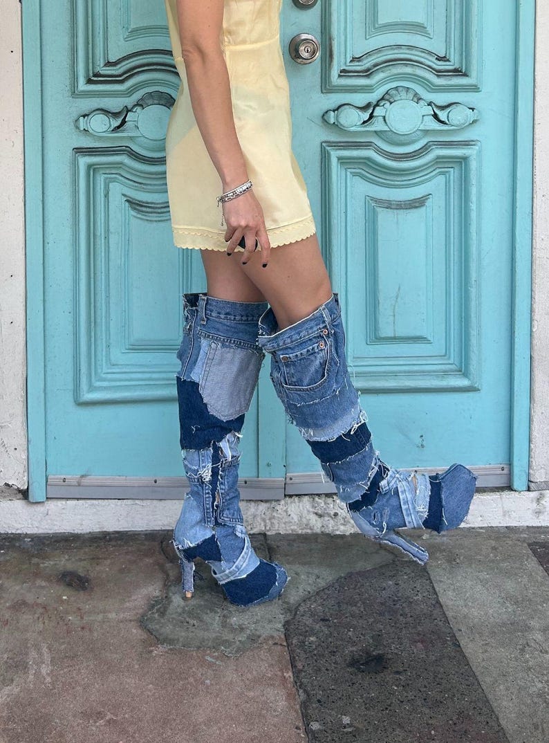 Spaß! Individuell! Levis Denim Patchwork Kniehochhackige Stiefel mit hinteren Anhänger Bild 3