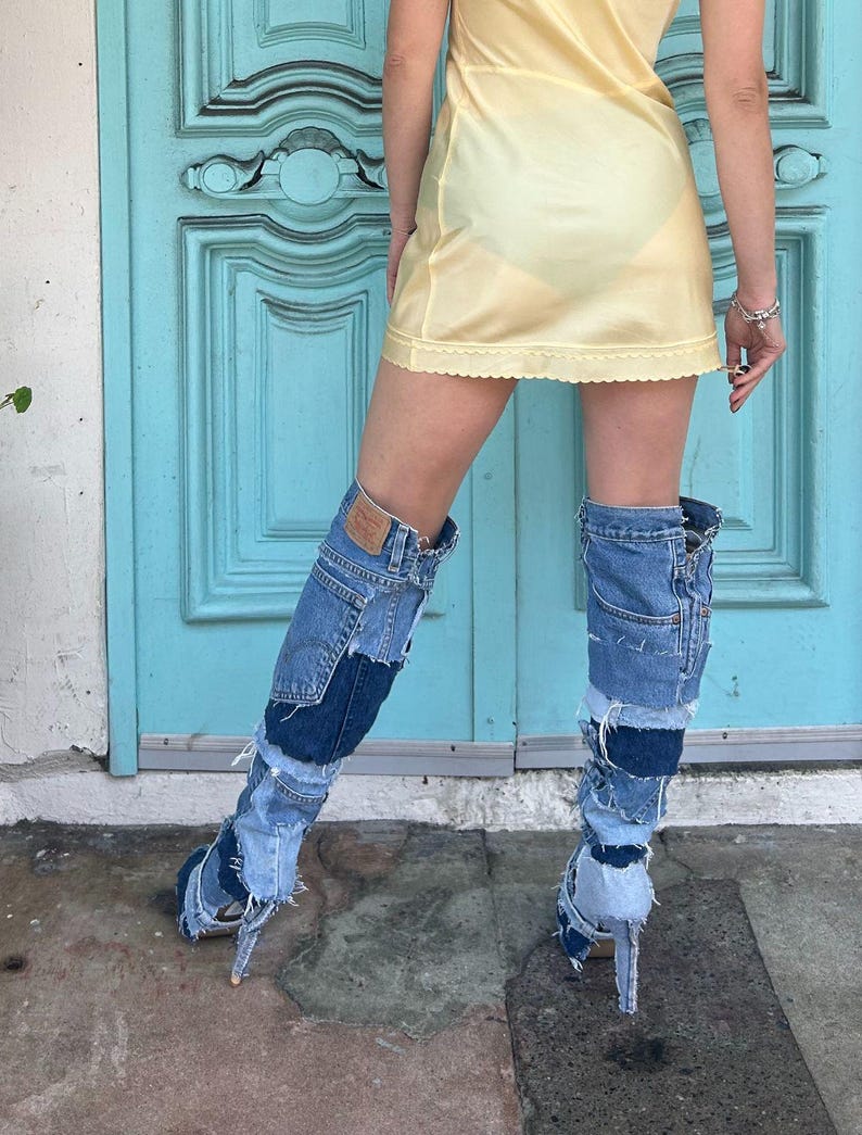 Spaß! Individuell! Levis Denim Patchwork Kniehochhackige Stiefel mit hinteren Anhänger Bild 2