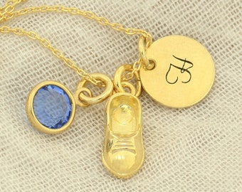 Collar de zapatito de bebé dorado: colgante de plata de ley con piedra de nacimiento de Swarovski e inicial.