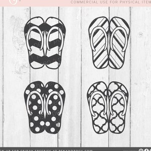 Op de afbeelding: Vier paar zwart-witte slippers met verschillende patronen, waaronder chevrons, strepen, stippen en een herhalend geometrisch ontwerp. De afbeelding bevat de tekst "SVG | DXF | EPS | PNG COMMERCIAL USE FOR PHYSICAL ITEMS".