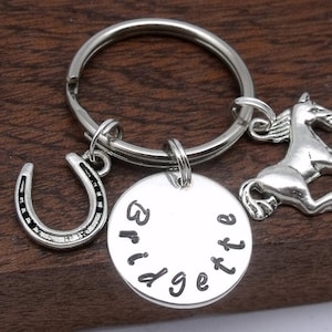 Horse name keyring gift, horse name keychain, horseshoe keyring keychain, horse with horseshoe, personalised horse gift