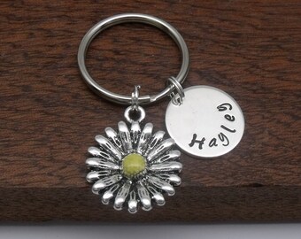 Daisy name keyring gift, daisy keychain, personalised daisy gift, sunflower keyring, flower keychain, hand stamped name, word