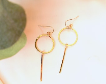Modern Gold Pearl Dangle Earrings | Minimalist Gold Earrings | Freshwater Pearl Drop Earrings | Bridal Jewelry | Elegant Everyday Earrings