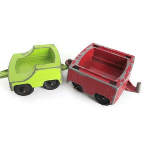 Vintage Tootsie Toy Trailers  |   Red and Lime Green Tootsietoy Die-Cast Play Connecting Trailers  |  2 Small Toy Collectible Trailers