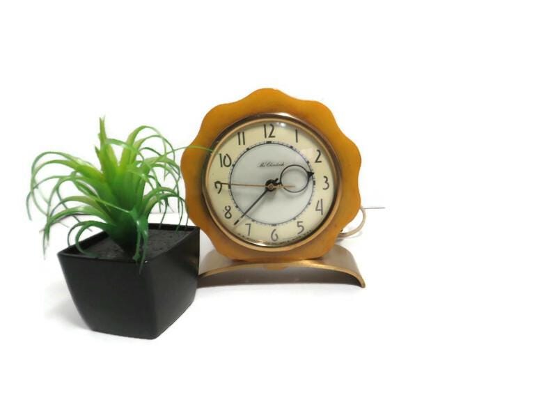 Vintage McClintock Table/Desk/Shelf Electric Clock Model 15D700 Butterscotch Catalin Round Wavy Edge Art Deco Style O.B.McClintock Co. Clock