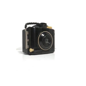 Vintage Collectible Baby Brownie Special Camera Small Black Kodak Box Molded Bakelite Lightweight Camera Display Decor Camera