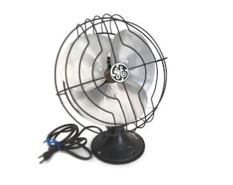 Vintage 1930s GE Black Oscillating Table Fan, Cat. No. 55X165B