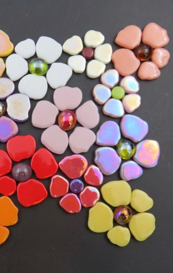Mixed Color Petal Mosaic Tiles 400g/14oz, Stained Flower Leaves Glass Tiles  Scalloped Mosaic Glass Pieces with Round Glass Pieces for Crafts
