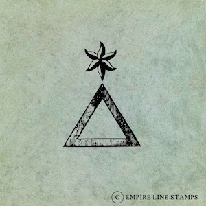 Pyramide de triangle avec l'étoile - timbre clair de modèle antique