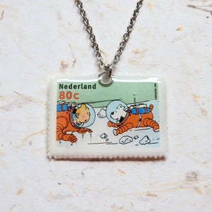 Tintin|Tintin | Collana con francobolli postali olandesi |gioielli riciclati|regalo per collezionisti di francobolli postali | gioielli unici | Georges Remi |Nevoso | Herge