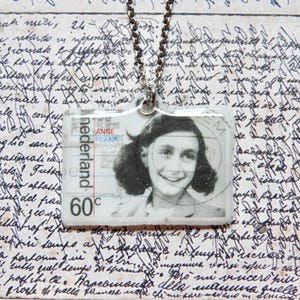 Anna Frank | Paesi Bassi|Collana con francobolli postali della Germania | Casa di Anna Frank Amsterdam | gioielli con francobolli | collezionista di francobolli postali |gioielli storici
