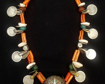Morocco - Beautiful silver Berber necklace, enameled Taguemout, genuine coral, glass, shell and silver coins beads,